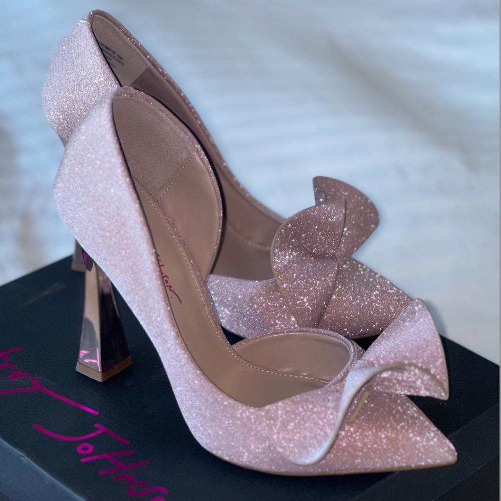 BETSEY JOHNSON: Women's Nobble Structured Bow Slip-on Pumps